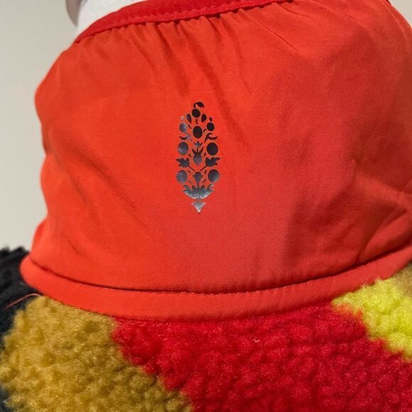 New FREE PEOPLE ROCKY RIDGE FLEECE JACKET
SIZE S
Retail $286 - Picture 11 of 12